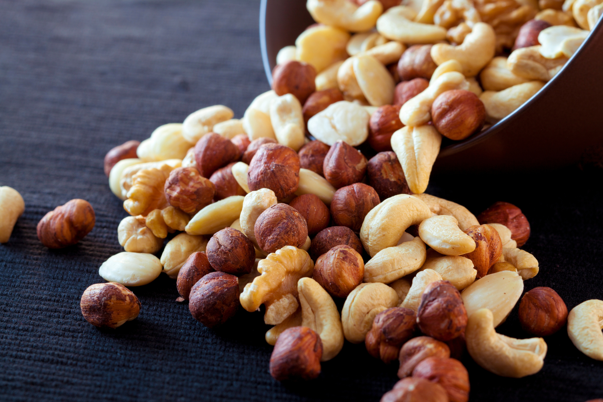 Gesund snacken mit Nüssen – Wirkung, Nährstoffe &amp; Tipps